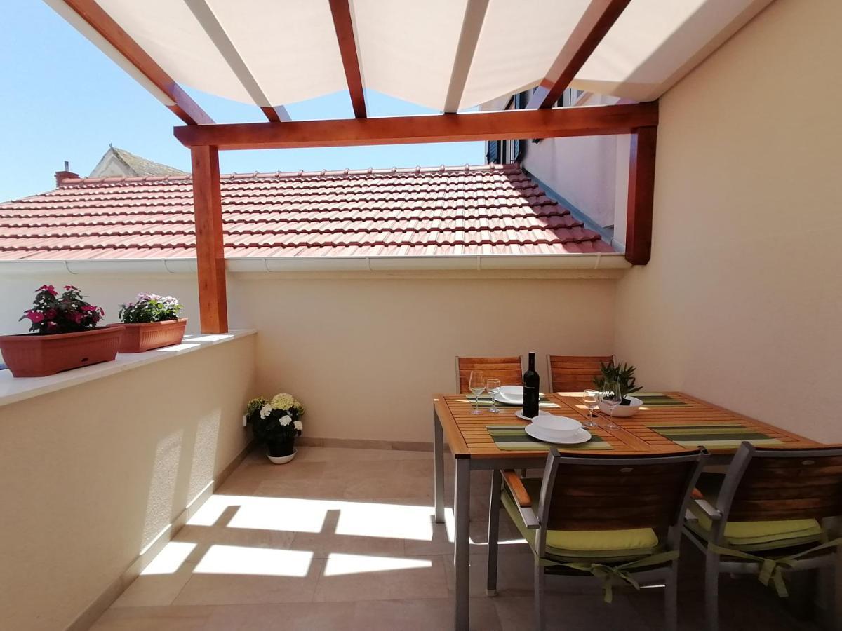 Apartman Bracera Примоштен Екстер'єр фото